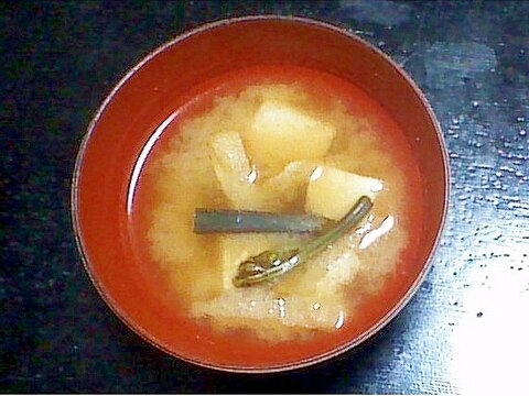 わらび・木綿豆腐・油揚げの味噌汁